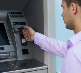 Finanzen Geld abheben 187519055 123RF-sanjagrujicjpg.jpg