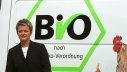Renate Künast, Bundesministerin für Verbraucherschutz, Ernährung und Landwirtschaft, stellt 2001 das neue Bio-Siegel vor