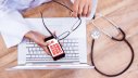 gesundheit-app-smartphone-laptop-fotolia vectorfusionart-101747696.jpg