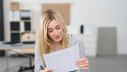 internet-frau-liest-eine-seite-fotolia contrastwerkstatt-81987076.jpg