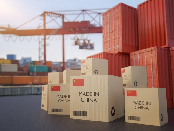 Hafenszene mit Made in China Produkten