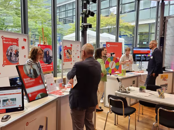 Stand der Verbraucherzentrale beim Tag der offenen Tür der Bundesregierung 