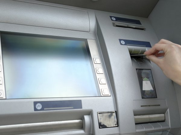 finanzen-bankautomat-istock pryzmat medium.jpg