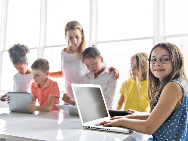 Computerkurs für Kinder - Fotolia.com - pololia