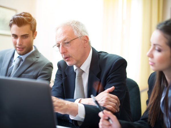 finanzen-paar-in-beratung-fotolia minerva studio94387008.jpg
