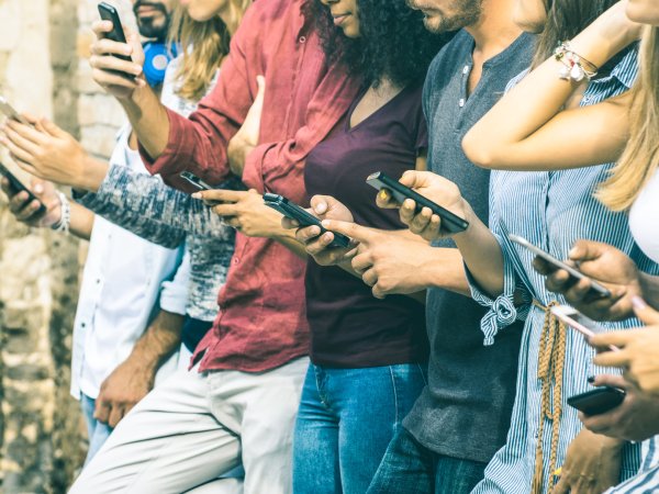 digitale welt smartphones fotolia mirko 180121151 m.jpg