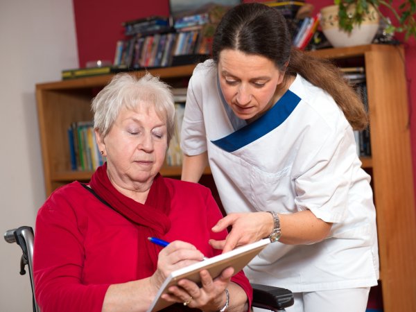 gesundheit-patientin-beratung-fotolia firma-v.jpg
