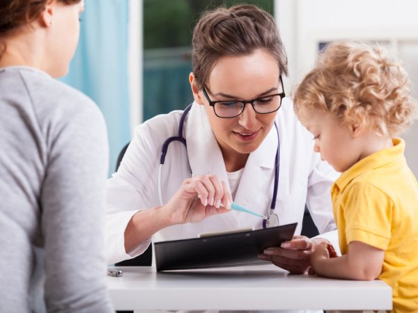 gesundheit-aerztin-mutter-kind-photographee fotolia 72226369.jpg