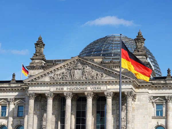 bundestag fotolia niroworld 199498278 m.jpg