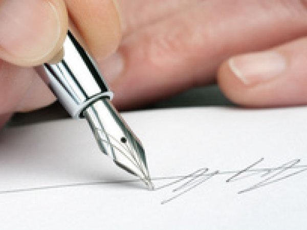 Vertragsrecht-Fueller-Unterschrift-Fotolia Eisenhans rdax 229x153.jpg
