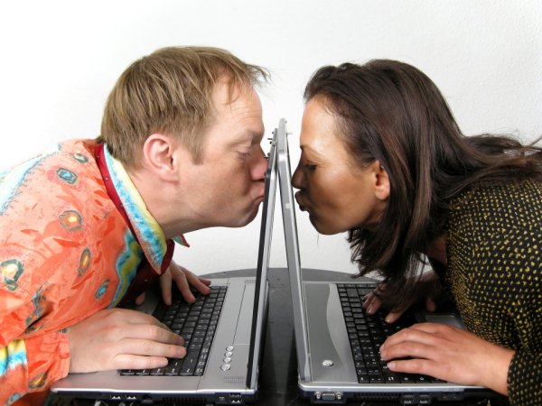 Verbraucher sind sich über Kosten beim Online-Dating oft nicht im Klaren
