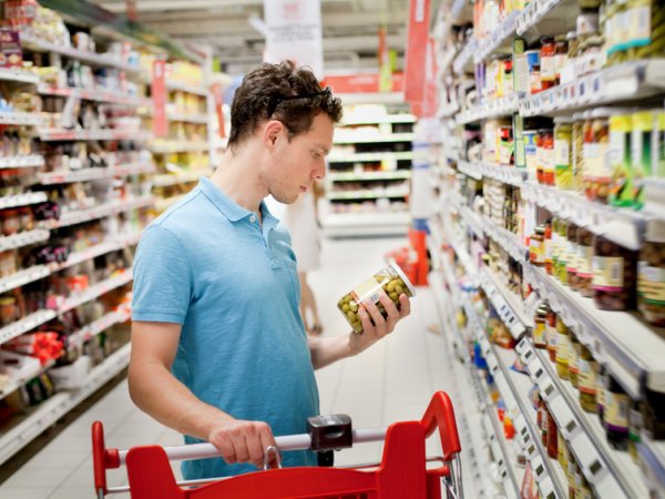 lebensmittel-mann-supermarkt-fotolia anyaberkut 54260928.jpg