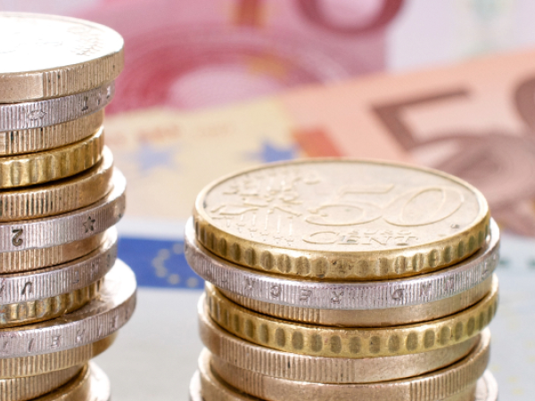Musterfeststellungsklage gegen Sparkasse Nürnberg vzbv unter Verwendung von grafikplusfoto - Adobe Stock
