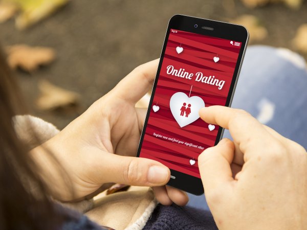 Online Dating Mclittlestock - Adobe Stock