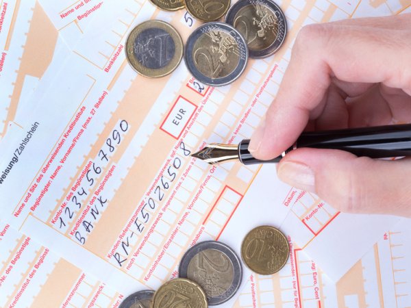 finanzen-ueberweisungsformular-kugelschreiber-fotolia svetlana67-91807395 s.jpg