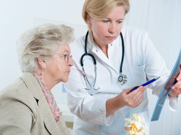gesundheit patientin arzt fotolia alexander raths 35688885.jpg