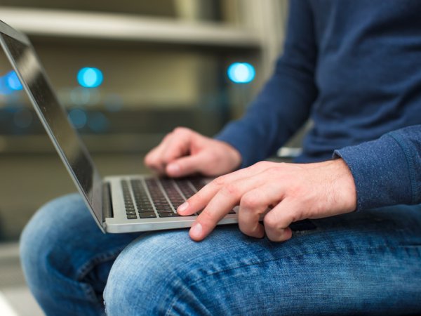 internet-laptop-fotolia travnikovstudio 84689005.jpg