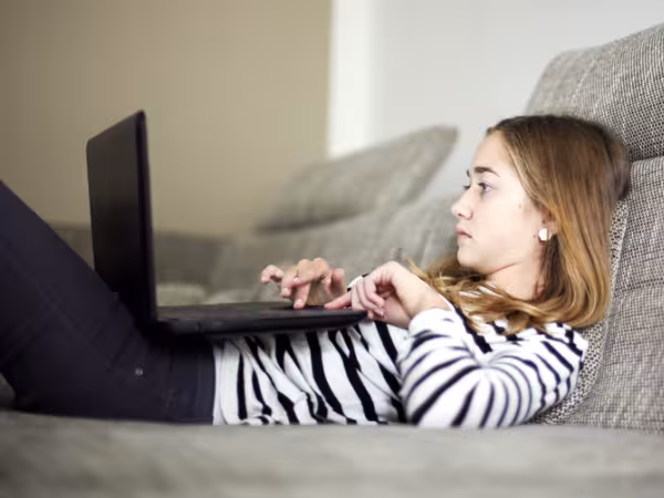 medien-maedchen-computer-photocase_inkje.jpg