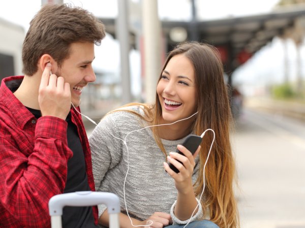 medien-musik-paar-fotolia antonioguillem 84486628.jpg