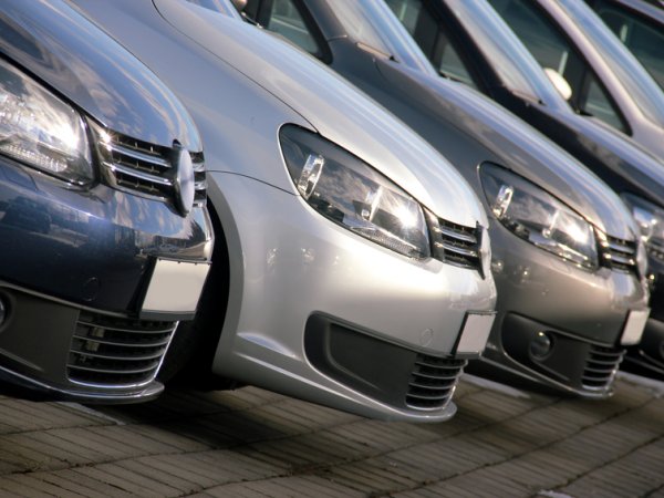 mobilitaet-vw-autos-fotolia sven krautwald 60954670.jpg