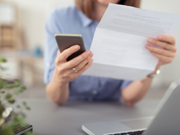 telekommunikation-smartphone-fotolia contrastwerkstatt-87520603.jpg