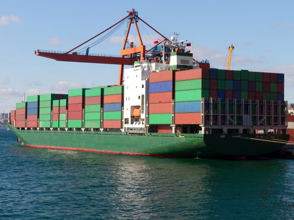 lebensmittel-freihandel-containerschif-fotolia 47881305 xl evrenkalinbacak.jpg